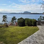 Koselig Ved Fjorden Med Panorama Utsikt Hjelmeland