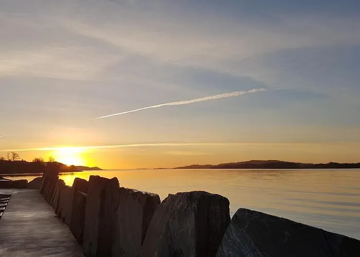 Koselig Ved Fjorden Med Panorama Utsikt Hébergement de vacances *