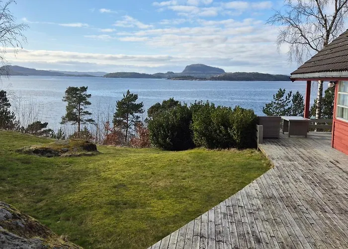 Koselig Ved Fjorden Med Panorama Utsikt Hjelmeland