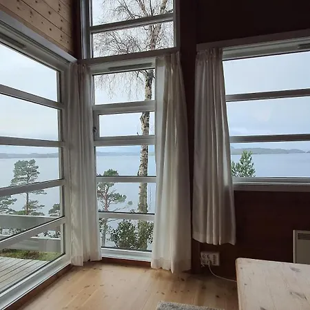 Dom wakacyjny Koselig Ved Fjorden Med Panorama Utsikt